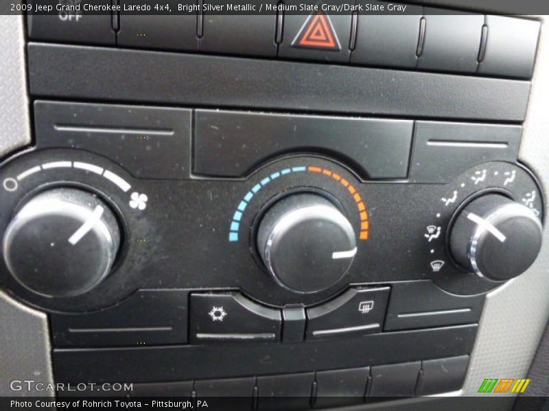 Bright Silver Metallic / Medium Slate Gray/Dark Slate Gray 2009 Jeep Grand Cherokee Laredo 4x4