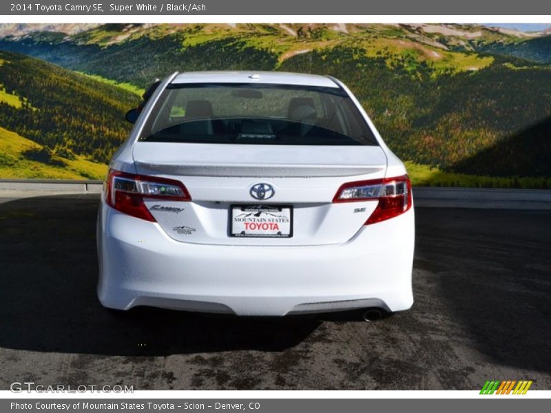 Super White / Black/Ash 2014 Toyota Camry SE