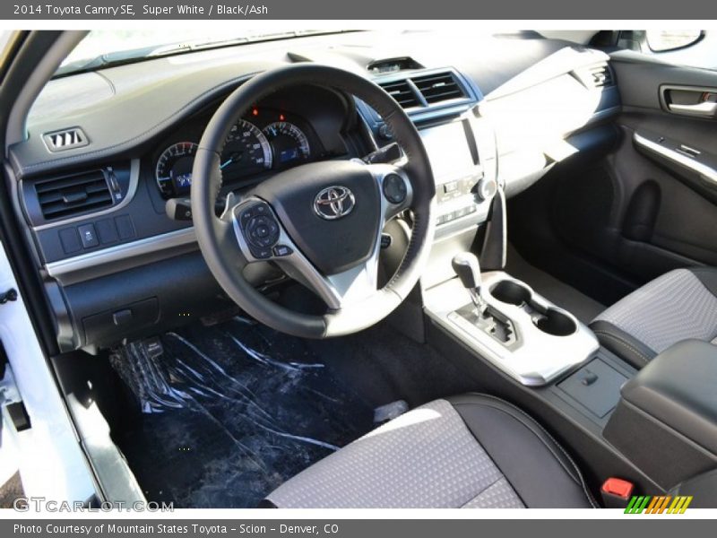 Super White / Black/Ash 2014 Toyota Camry SE