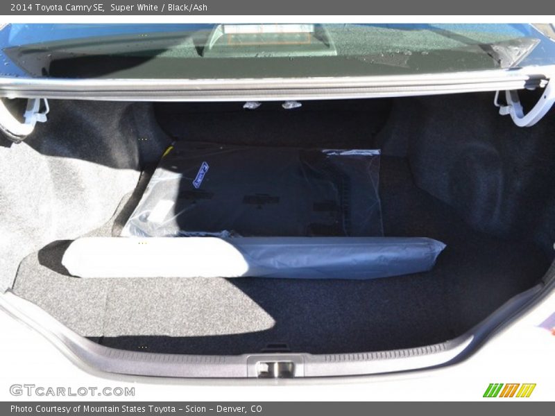 Super White / Black/Ash 2014 Toyota Camry SE