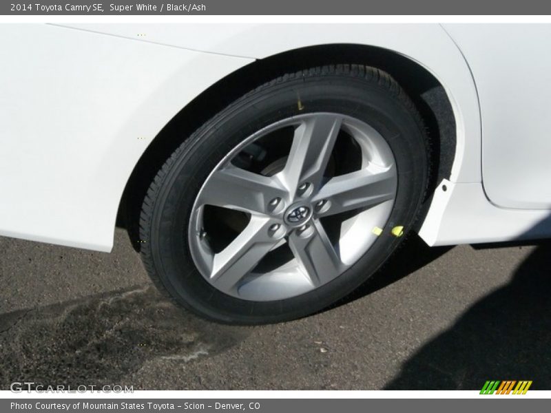 Super White / Black/Ash 2014 Toyota Camry SE