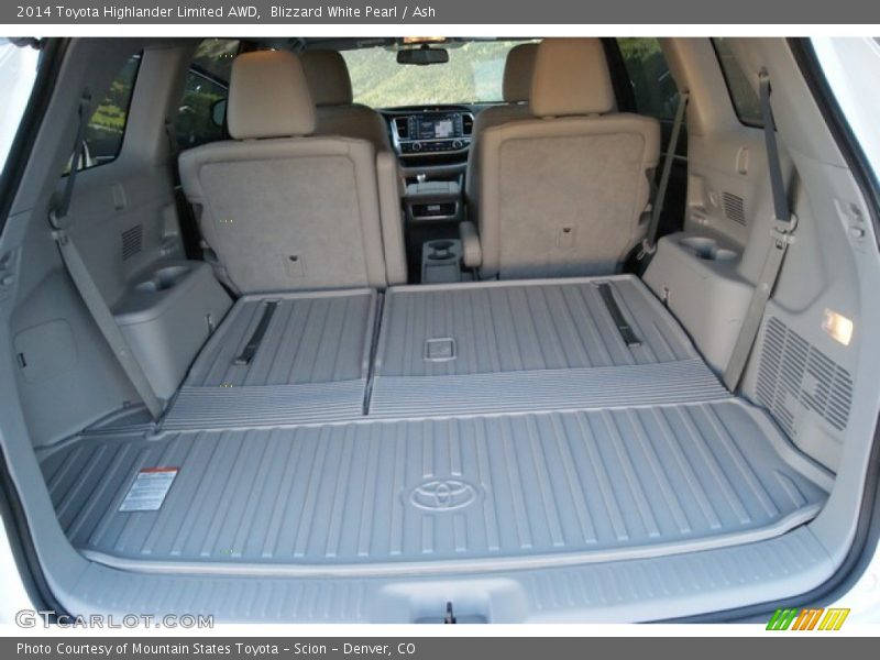  2014 Highlander Limited AWD Trunk