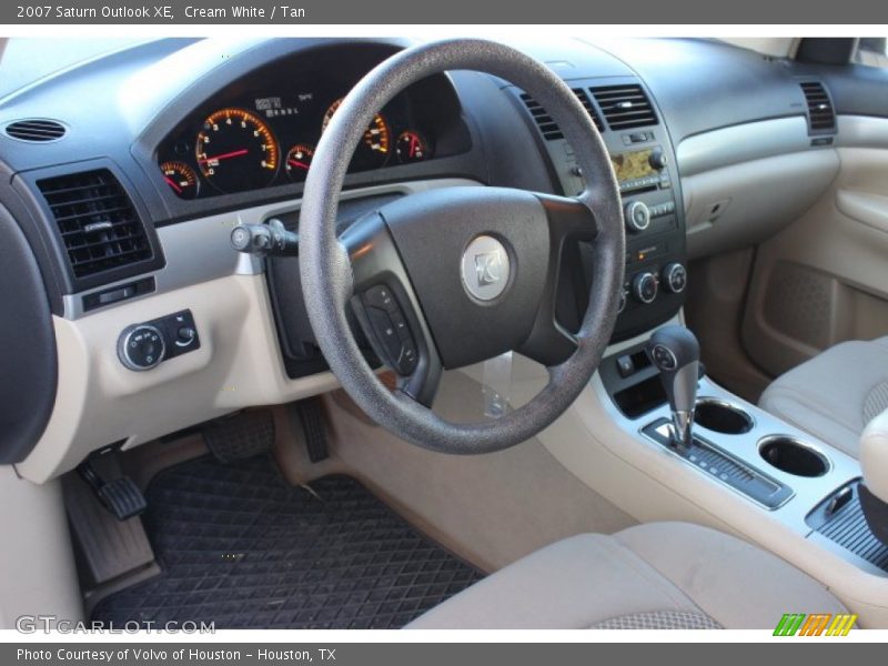 Cream White / Tan 2007 Saturn Outlook XE