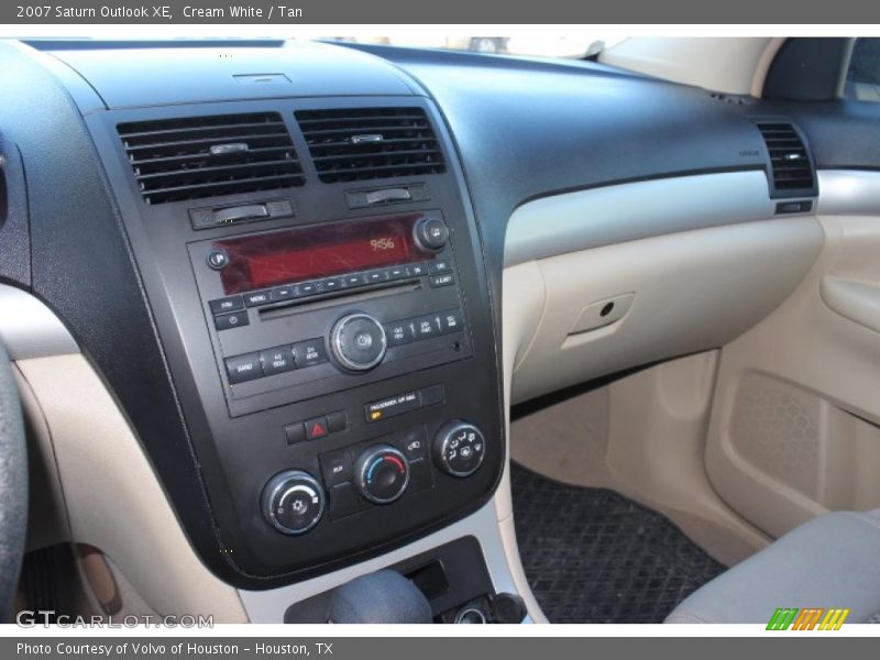 Cream White / Tan 2007 Saturn Outlook XE