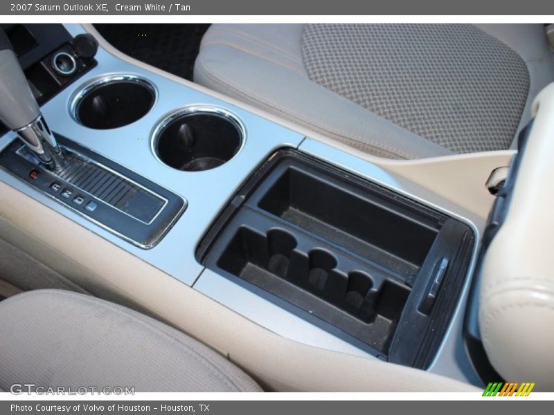 Cream White / Tan 2007 Saturn Outlook XE