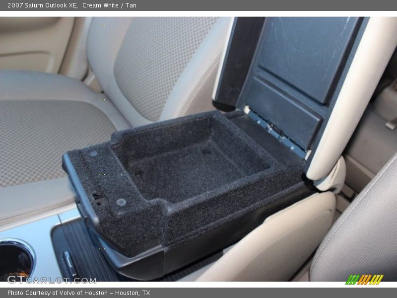 Cream White / Tan 2007 Saturn Outlook XE