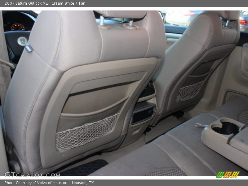 Cream White / Tan 2007 Saturn Outlook XE