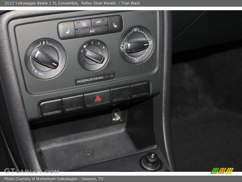 Controls of 2013 Beetle 2.5L Convertible