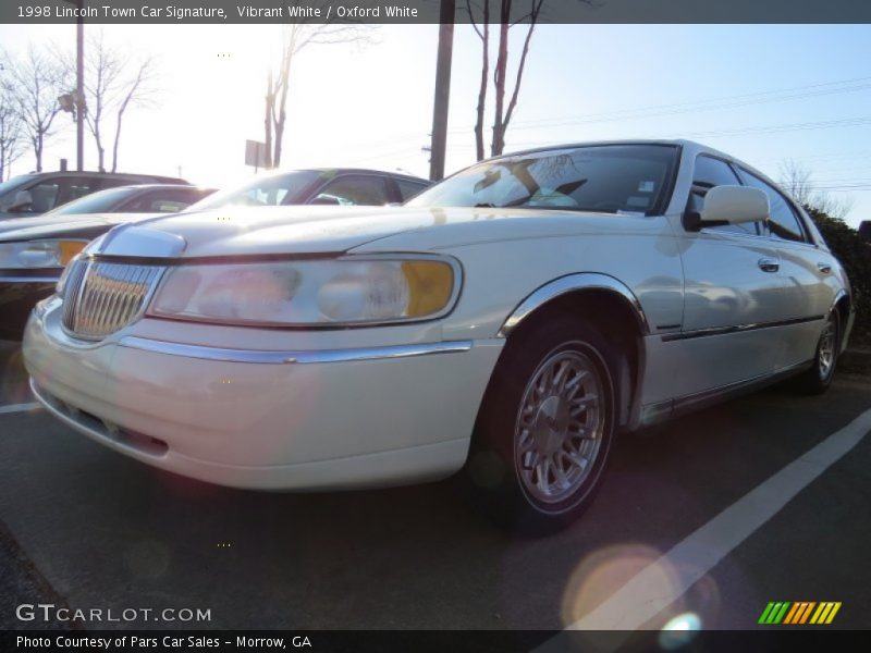 Vibrant White / Oxford White 1998 Lincoln Town Car Signature