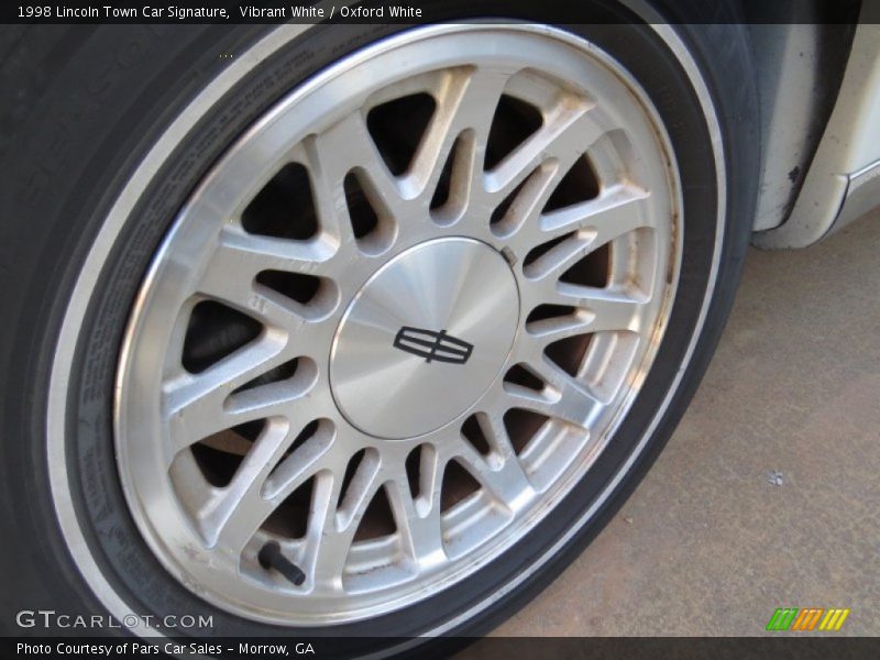 Vibrant White / Oxford White 1998 Lincoln Town Car Signature