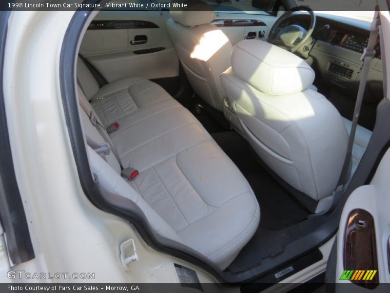 Vibrant White / Oxford White 1998 Lincoln Town Car Signature
