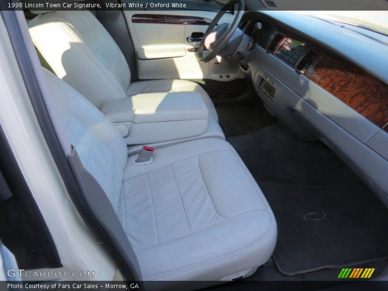 Vibrant White / Oxford White 1998 Lincoln Town Car Signature