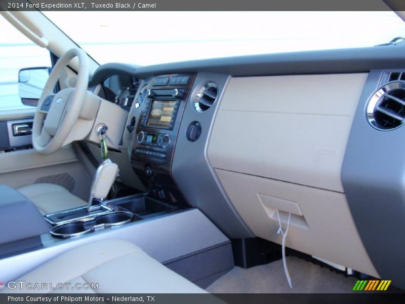 Tuxedo Black / Camel 2014 Ford Expedition XLT
