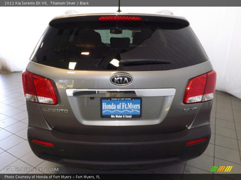 Titanium Silver / Black 2011 Kia Sorento EX V6