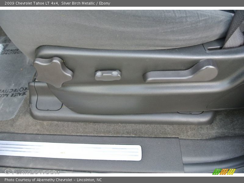 Silver Birch Metallic / Ebony 2009 Chevrolet Tahoe LT 4x4