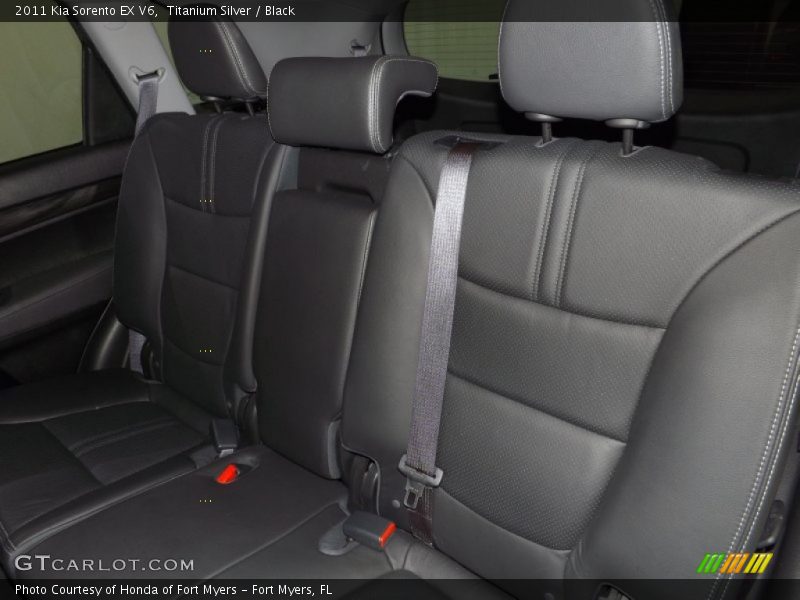 Titanium Silver / Black 2011 Kia Sorento EX V6