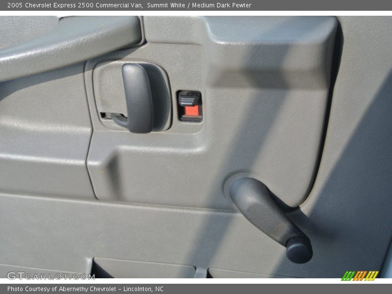 Summit White / Medium Dark Pewter 2005 Chevrolet Express 2500 Commercial Van
