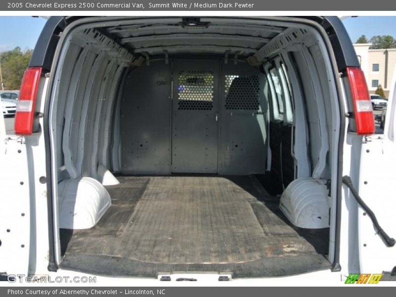 Summit White / Medium Dark Pewter 2005 Chevrolet Express 2500 Commercial Van