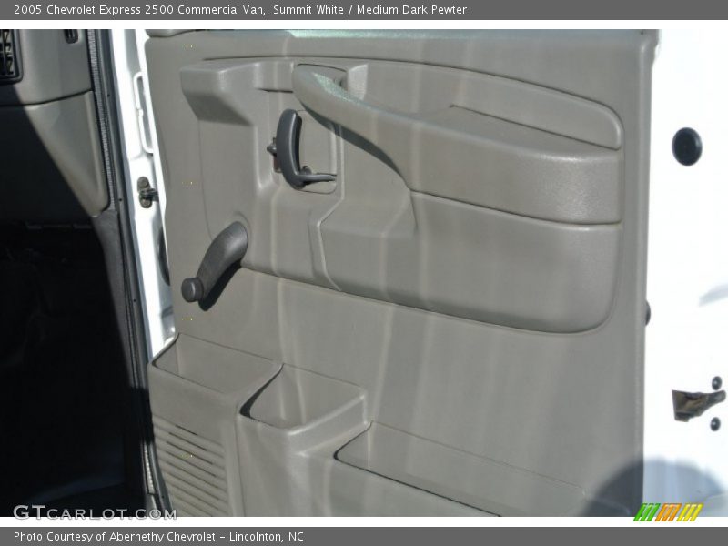 Summit White / Medium Dark Pewter 2005 Chevrolet Express 2500 Commercial Van