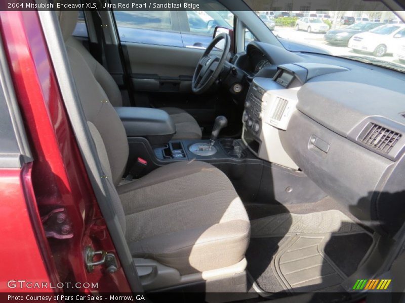 Front Seat of 2004 Endeavor XLS