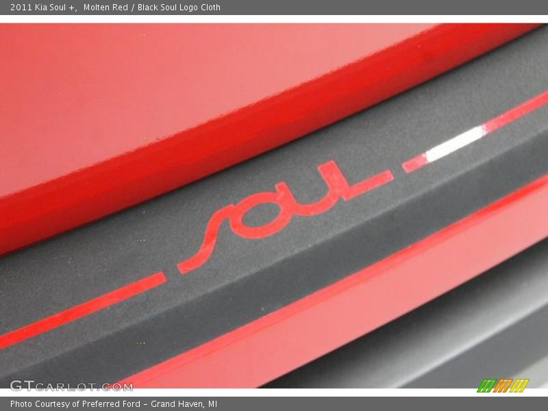 Molten Red / Black Soul Logo Cloth 2011 Kia Soul +