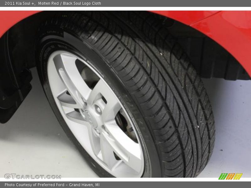 Molten Red / Black Soul Logo Cloth 2011 Kia Soul +