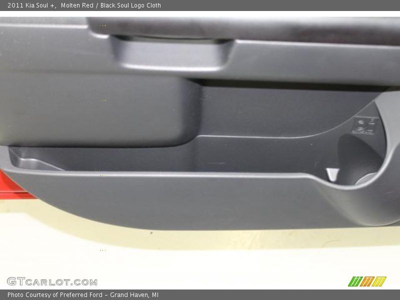 Molten Red / Black Soul Logo Cloth 2011 Kia Soul +