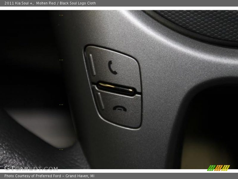 Molten Red / Black Soul Logo Cloth 2011 Kia Soul +
