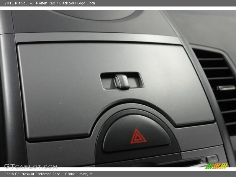 Molten Red / Black Soul Logo Cloth 2011 Kia Soul +