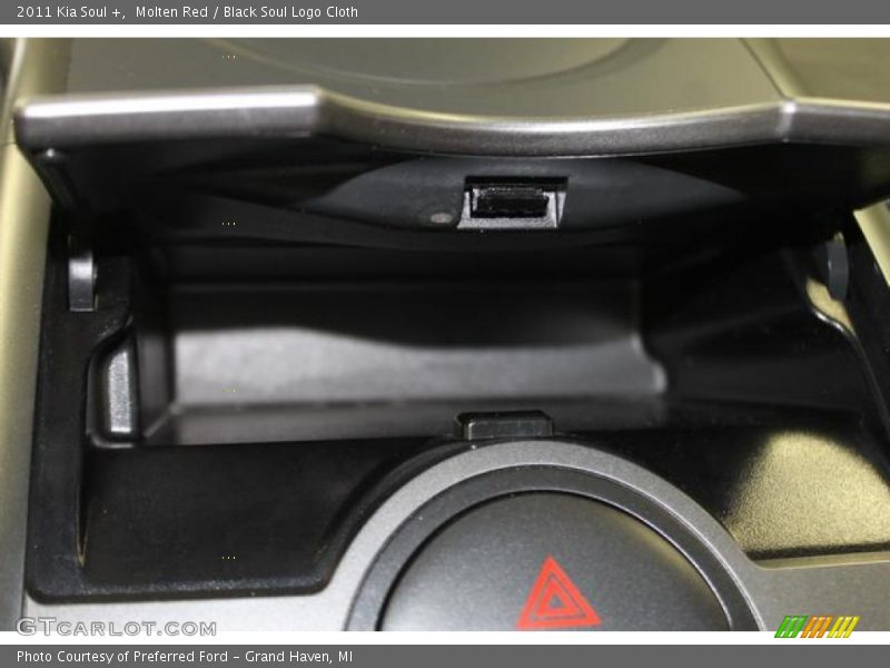 Molten Red / Black Soul Logo Cloth 2011 Kia Soul +