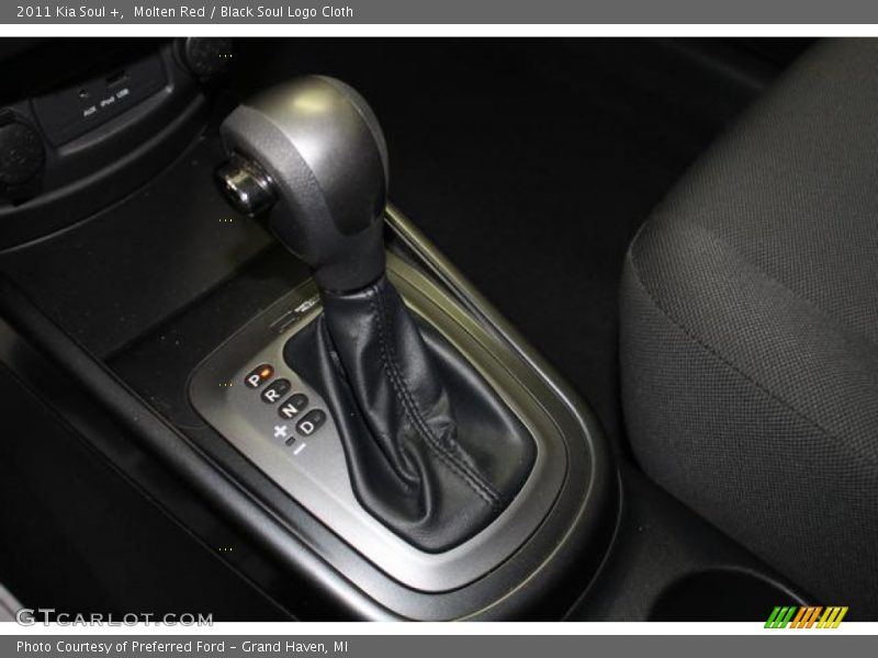 Molten Red / Black Soul Logo Cloth 2011 Kia Soul +