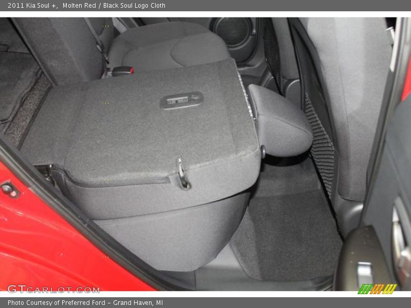 Molten Red / Black Soul Logo Cloth 2011 Kia Soul +