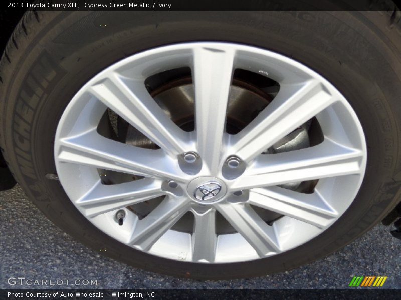 Cypress Green Metallic / Ivory 2013 Toyota Camry XLE