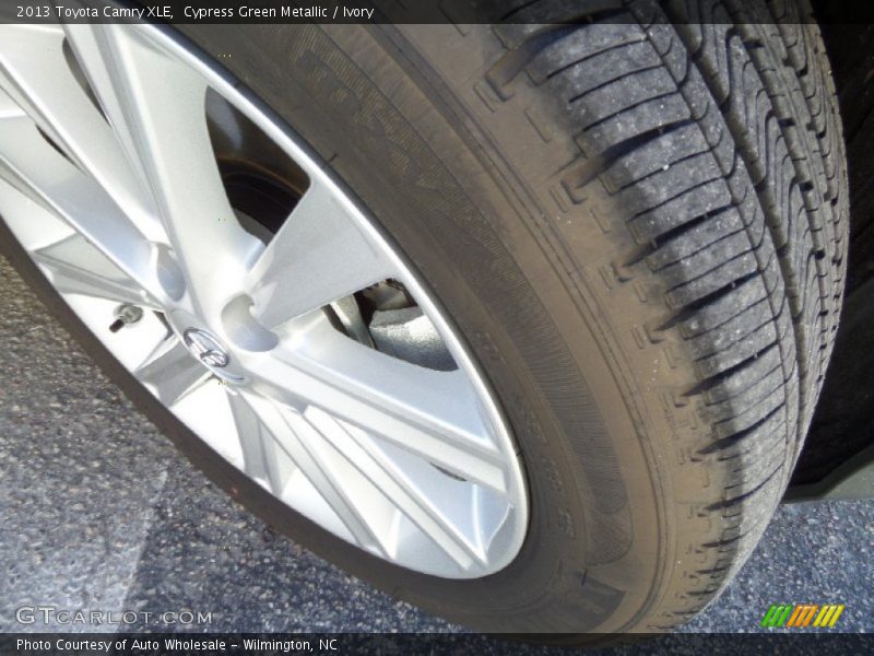 Cypress Green Metallic / Ivory 2013 Toyota Camry XLE