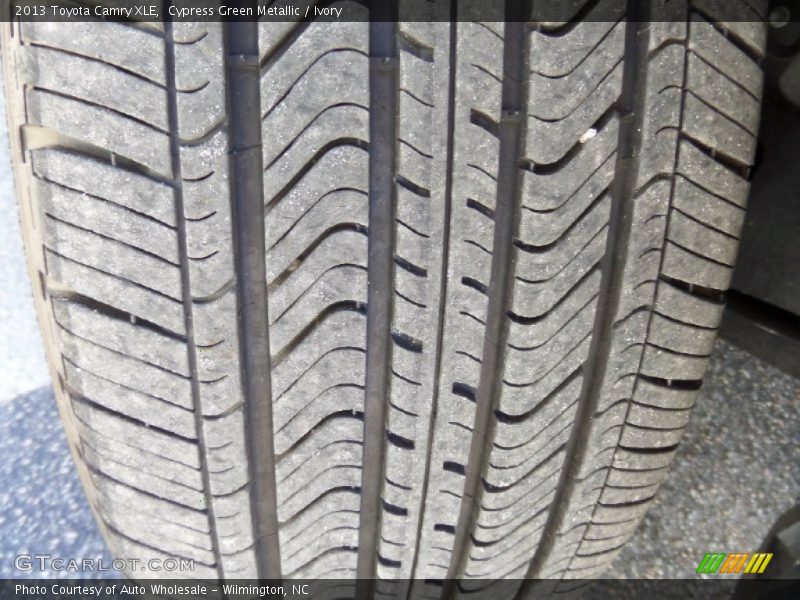 Cypress Green Metallic / Ivory 2013 Toyota Camry XLE