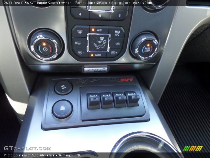 Tuxedo Black Metallic / Raptor Black Leather/Cloth 2013 Ford F150 SVT Raptor SuperCrew 4x4