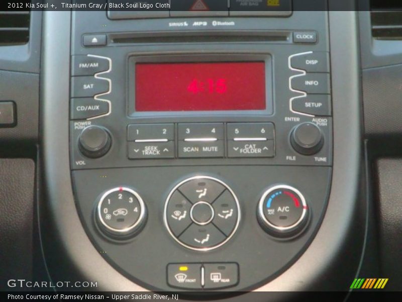 Titanium Gray / Black Soul Logo Cloth 2012 Kia Soul +