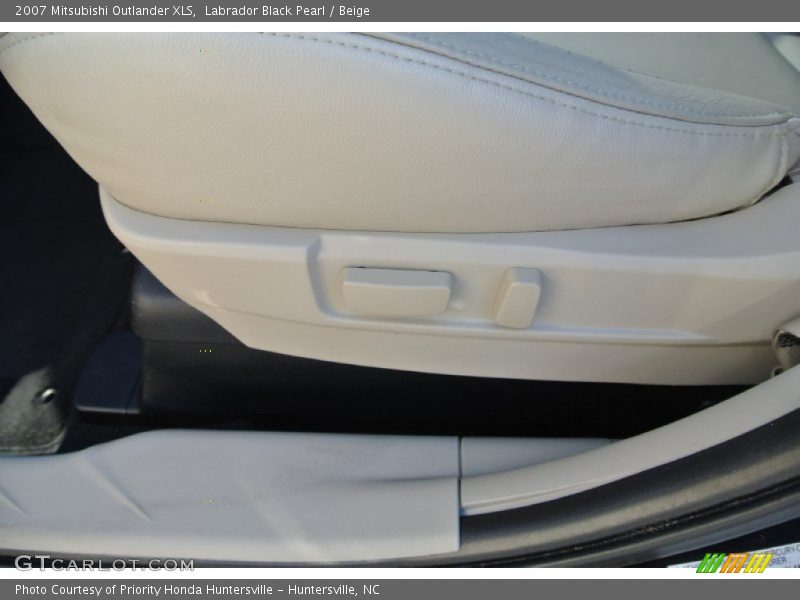 Labrador Black Pearl / Beige 2007 Mitsubishi Outlander XLS