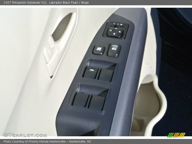 Labrador Black Pearl / Beige 2007 Mitsubishi Outlander XLS