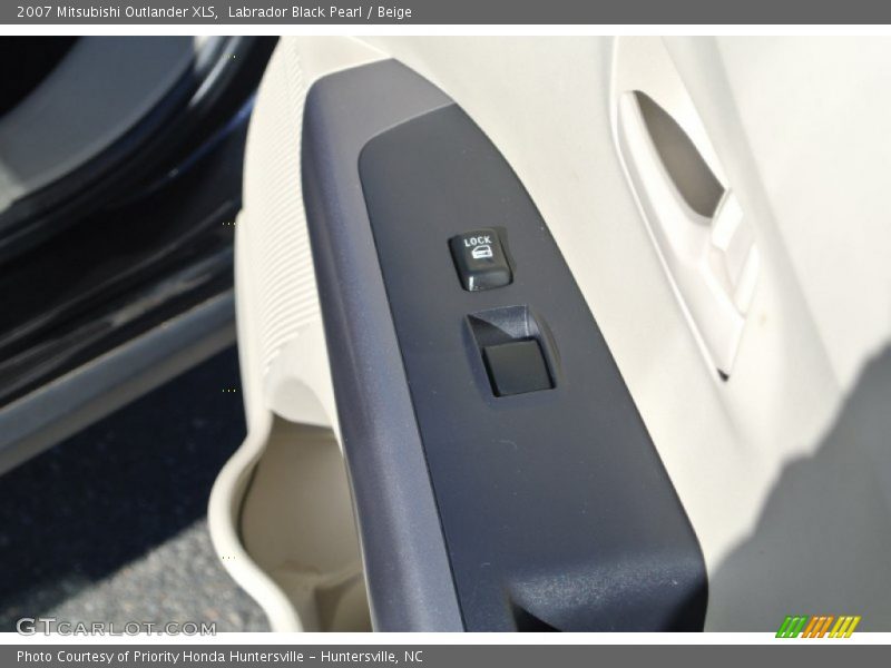 Labrador Black Pearl / Beige 2007 Mitsubishi Outlander XLS