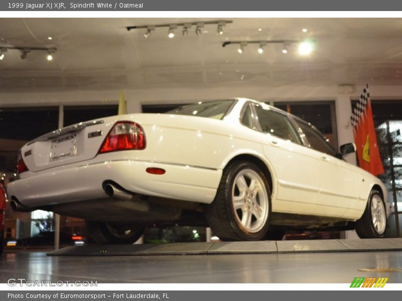 Spindrift White / Oatmeal 1999 Jaguar XJ XJR