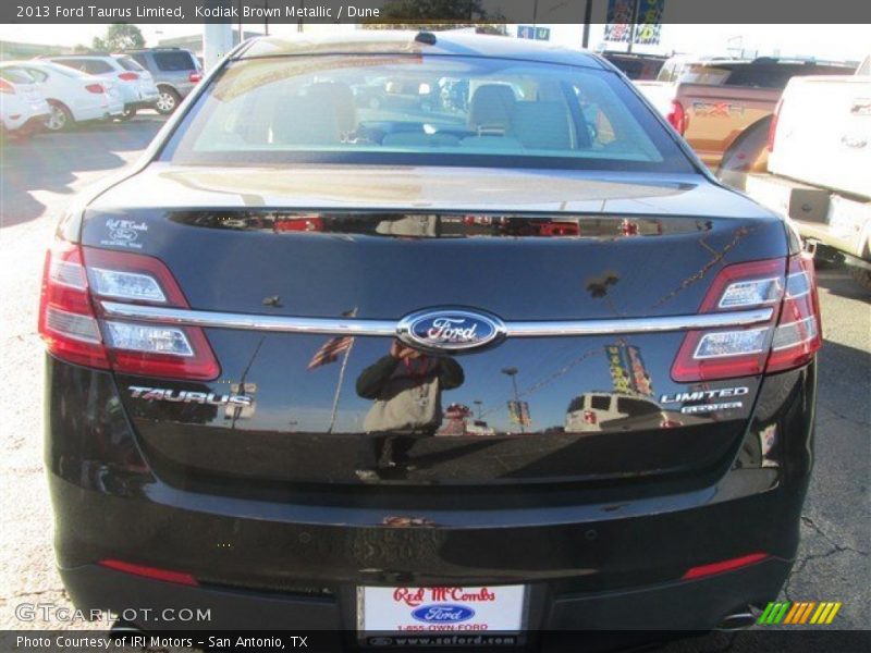 Kodiak Brown Metallic / Dune 2013 Ford Taurus Limited