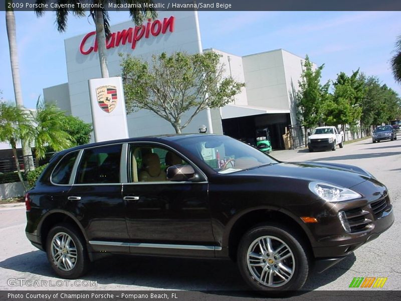 Macadamia Metallic / Havanna/Sand Beige 2009 Porsche Cayenne Tiptronic