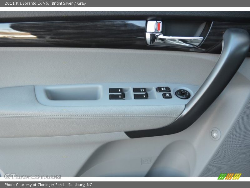 Bright Silver / Gray 2011 Kia Sorento LX V6