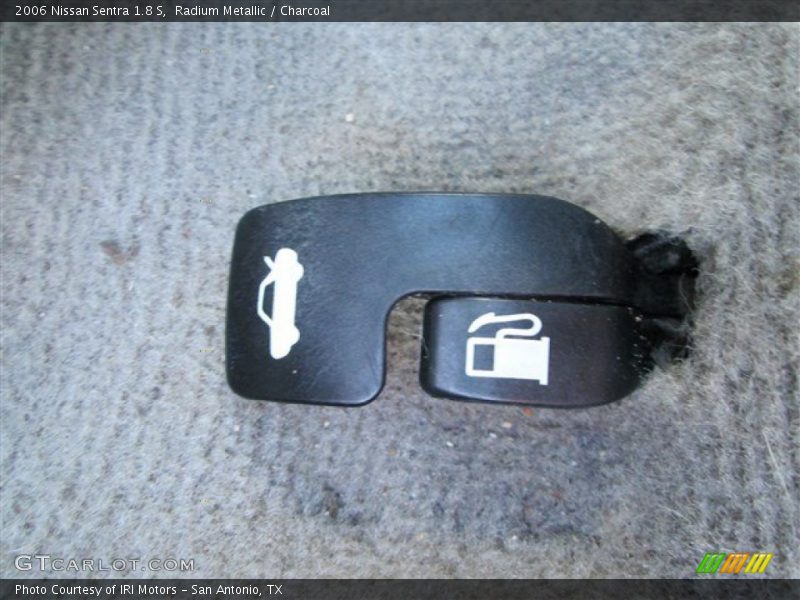 Radium Metallic / Charcoal 2006 Nissan Sentra 1.8 S