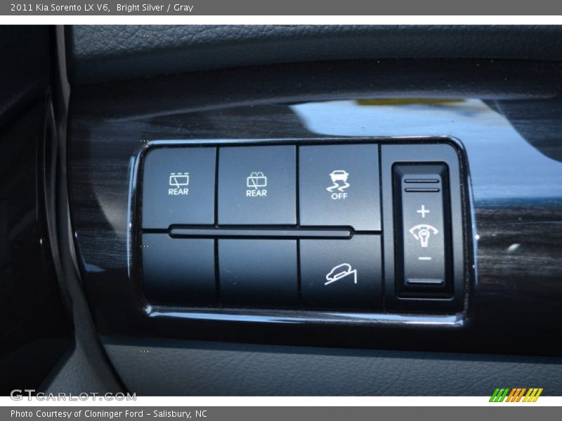 Bright Silver / Gray 2011 Kia Sorento LX V6