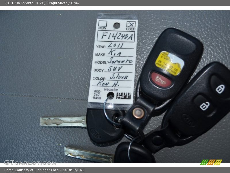 Bright Silver / Gray 2011 Kia Sorento LX V6