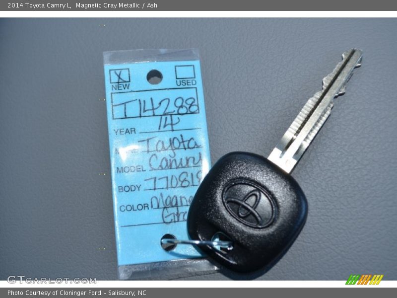 Magnetic Gray Metallic / Ash 2014 Toyota Camry L