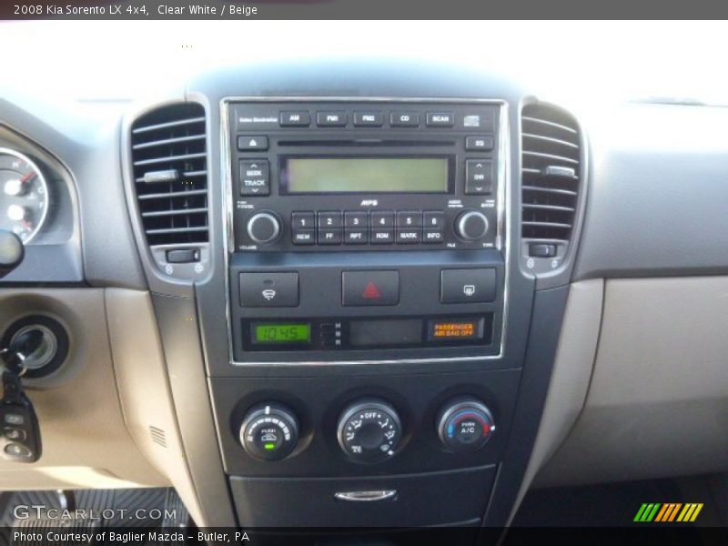 Clear White / Beige 2008 Kia Sorento LX 4x4