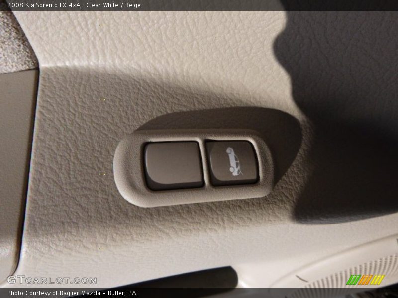 Clear White / Beige 2008 Kia Sorento LX 4x4